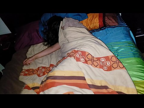 ❤️ Stepson akimtusi mama yake mdogo wa kambo wakati amelala. Ponografia yenye ubora ️❤