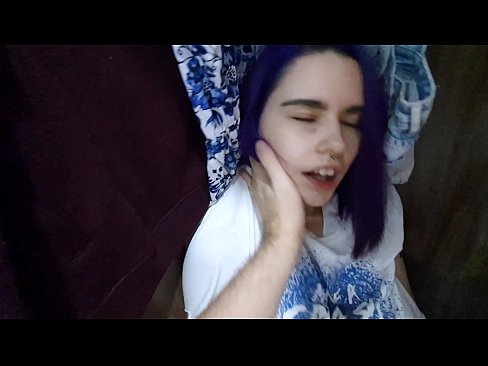 ❤️ Nilimkuta dada yangu chumbani na kumsaidia cum Ponografia yenye ubora ️❤